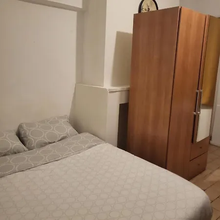 Проживание в семье Au Rez De Chaussee *